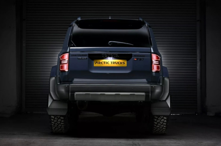 Chi tiết Toyota Land Cruiser Prado độ thân rộng - 10