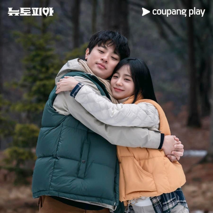 Jisoo ''hẹn hò'' bí mật bạn diễn.