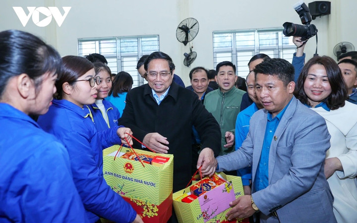 Thủ tướng tặng quà gia đình chính sách, hộ nghèo huyện Ngọc Lặc, Thanh Hóa - 3