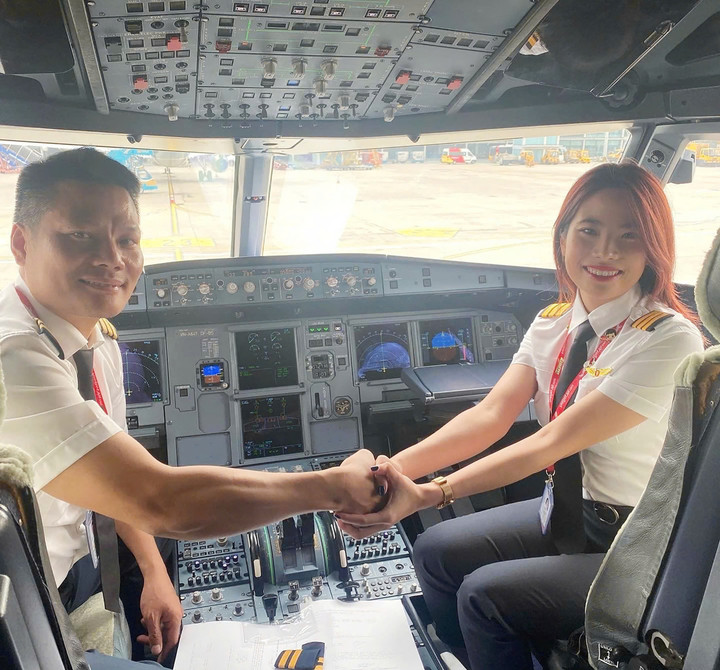 Được truyền cảm hứng từ bố là phi công Nguyễn Hữu Chất, phi công Nguyễn Thu Hằng sẵn sàng thực hiện nhiệm vụ trên mọi chuyến bay. (Ảnh do nhân vật cung cấp)