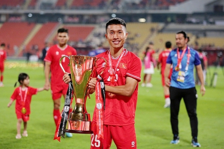 Doãn Ngọc Tân lần đầu lên đội tuyển Việt Nam năm 30 tuổi và giành chức vô địch AFF Cup 2024.