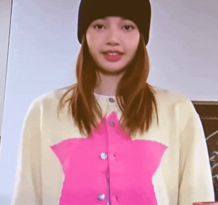 Sau Crazy Horse, Lisa (BLACKPINK) tiếp tục "chọc giận" fan vì lời chúc Tết thiếu tinh tế.