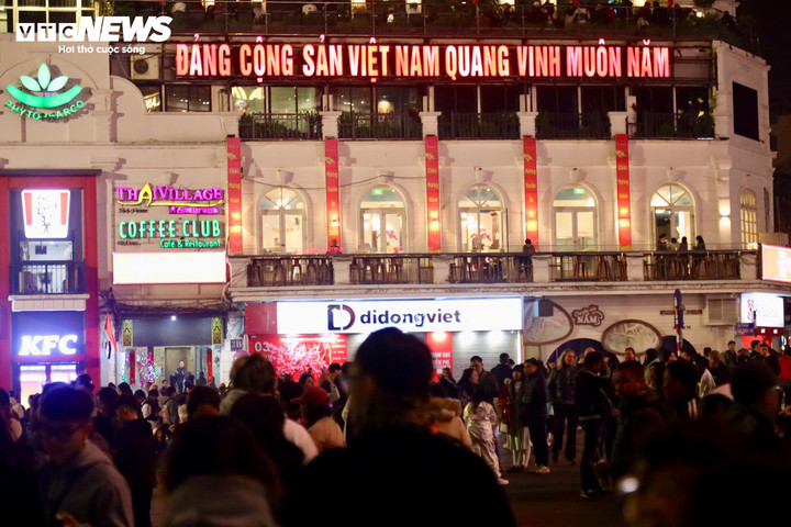 Việt Nam đón giao thừa, chào năm mới Ất Tỵ 2025 - 15