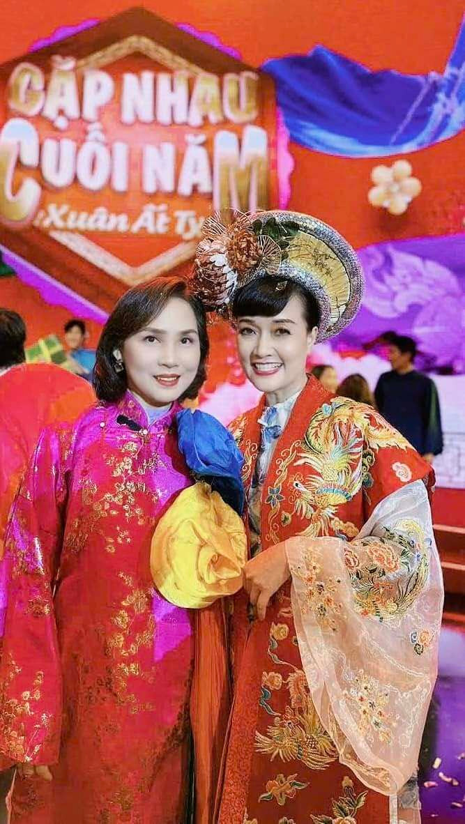 Diễn viên Anh Thơ cùng Vân Dung.