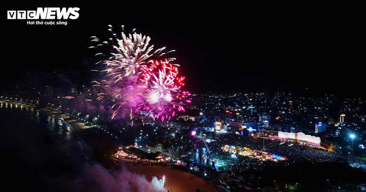 Hình ảnh màn bắn pháo hoa ở Quy Nhơn, Bình Định