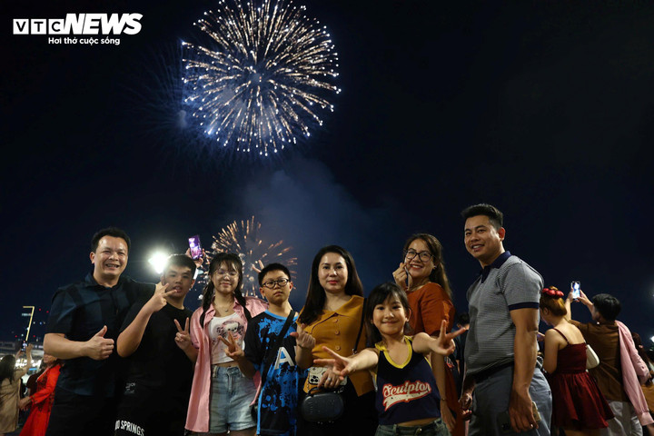 Việt Nam đón giao thừa, chào năm mới Ất Tỵ 2025 - 3