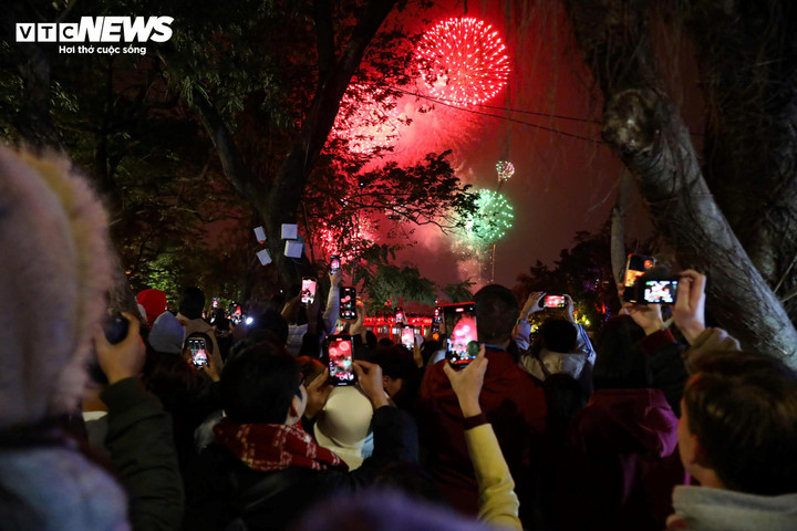 Việt Nam đón giao thừa, chào năm mới Ất Tỵ 2025 - 2
