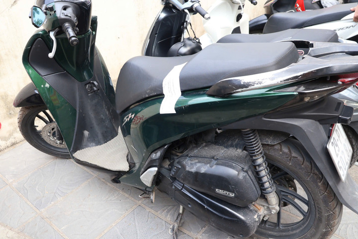 Tài xế N.N.Đ. vi phạm nồng độ cồn ở mức 0,129 mg/L khí thở. Trình bày với CSGT, tài xế Đ. cho biết, ngày đầu năm mới nên anh có tâm lý chủ quan, uống vài chén rượu, bia rồi lái xe. Với lỗi vi phạm này, tài xế Đ. bị phạt 2,5 triệu đồng; trừ 4 điểm giấy phép lái xe và tạm giữ phương tiện đến 7 ngày làm việc.