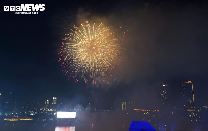 Việt Nam đón giao thừa, chào năm mới Ất Tỵ 2025 - 6