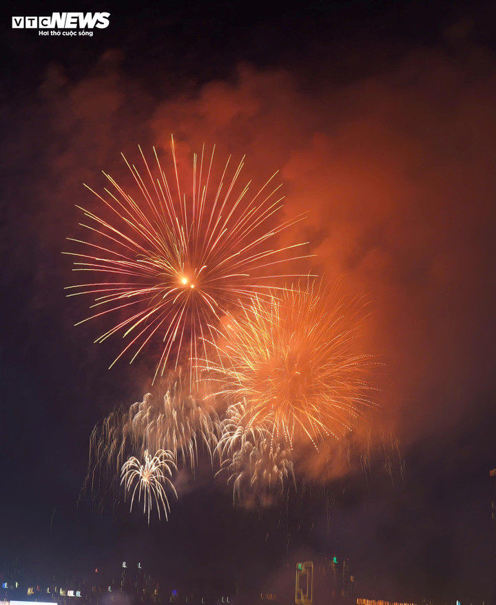 Việt Nam đón giao thừa, chào năm mới Ất Tỵ 2025 - 7