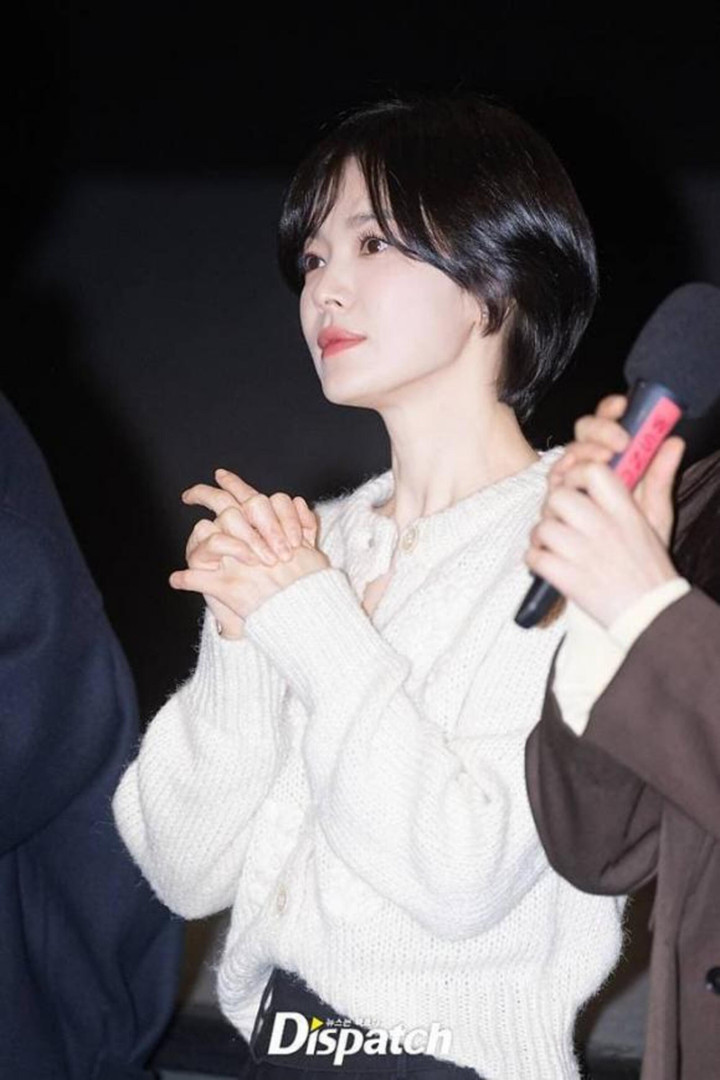 Sao Hàn 29/1: Song Hye Kyo trẻ đẹp như gái đôi mươi, Han So Hee lộ nhan sắc thật - 2