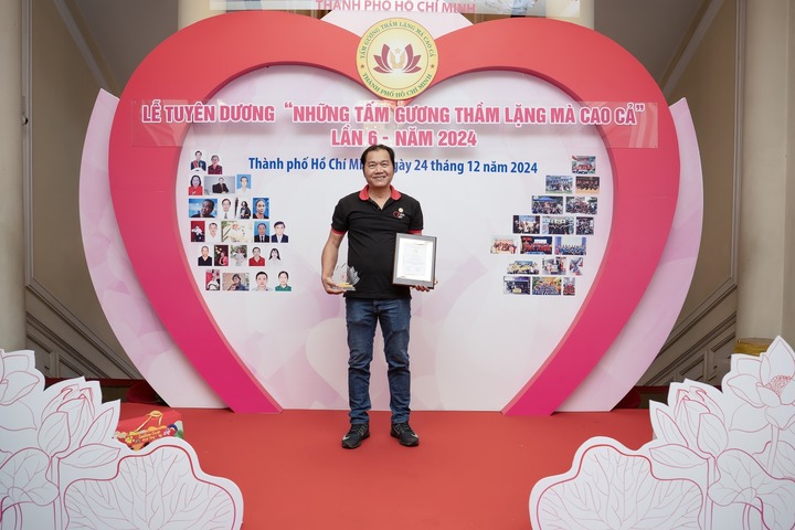 Anh Trần Khắc Huynh và nhóm được vinh dự tuyên duyên là những tấm gương thầm lặng mà cao cả TP.HCM năm 2024.