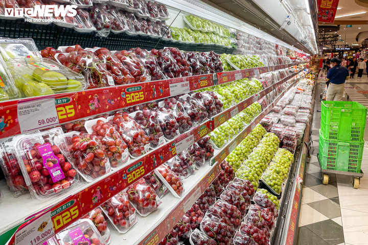 Siêu thị lại đầy ắp hàng hóa sau kỳ nghỉ Tết Nguyên đán Ất Tỵ - 13