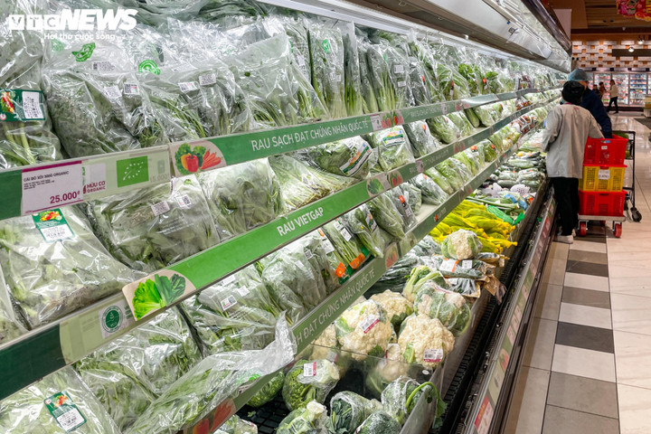 Siêu thị lại đầy ắp hàng hóa sau kỳ nghỉ Tết Nguyên đán Ất Tỵ - 10