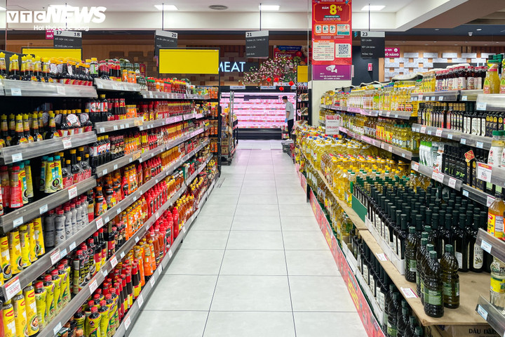 Siêu thị lại đầy ắp hàng hóa sau kỳ nghỉ Tết Nguyên đán Ất Tỵ - 17