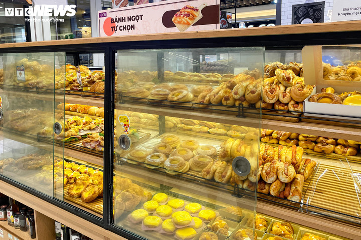 Siêu thị lại đầy ắp hàng hóa sau kỳ nghỉ Tết Nguyên đán Ất Tỵ - 20