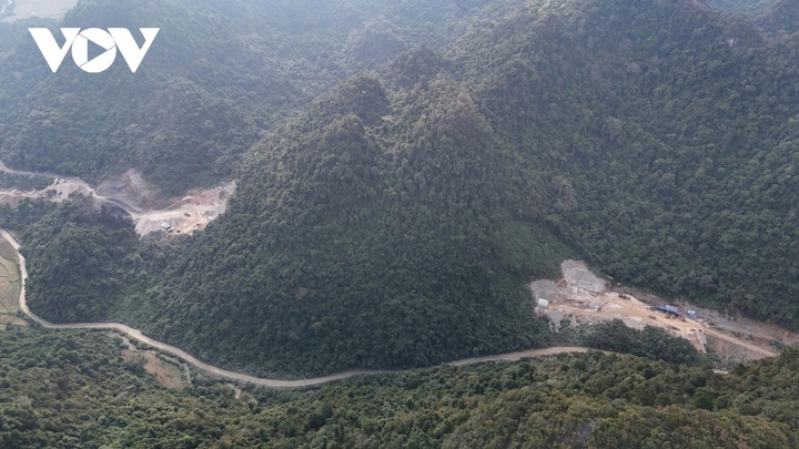 Thi công các đường hầm trên tuyến cao tốc Đồng Đăng- Trà Lĩnh.