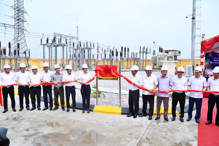 Lễ gắn biển công trình Trạm biến áp 110kV Hưng Hà 2 (Thái Bình) chào mừng kỷ niệm 55 năm ngày thành lập Tổng công ty Điện lực miền Bắc (6/10/1969 - 6/10/2024).
