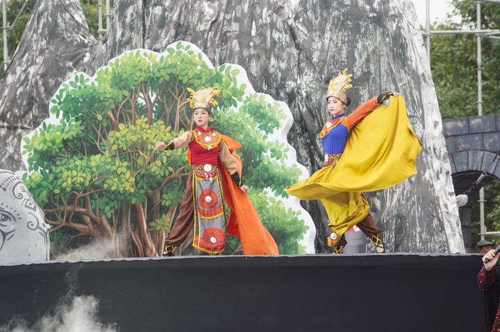 Hàng nghìn người đổ về khai mạc Lễ hội đền Hai Bà Trưng - 14