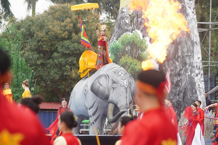 Theo ban tổ chức, chương trình nhằm tưởng nhớ, tri ân công đức của hai vị kiệt nữ, anh hùng dân tộc Trưng Trắc và Trưng Nhị cùng các tướng lĩnh tham gia cuộc khởi nghĩa giành lại nền độc lập dân tộc vào những năm 40-43 sau Công nguyên, đồng thời tạo điểm nhấn thu hút nhân dân, du khách đến tham quan, chiêm bái và tham gia các hoạt động tại lễ hội Đền Hai Bà Trưng, tạo nên sản phẩm công nghiệp văn hóa của huyện Mê Linh…