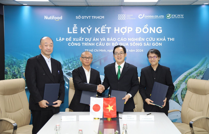 Nutifood ký kết cùng đại diện liên danh Công ty TNHH Chodai & Kiso - Jiban Việt Nam, Công ty TNHH Chodai và Công ty TNHH Kiến trúc Niwa để hợp tác thực hiện công trình cầu đi bộ qua sông Sài Gòn.