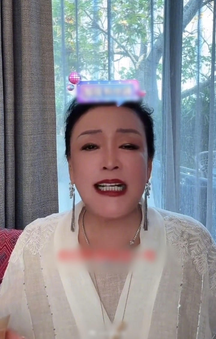 Bà Trương Lan trong buổi livestream mới nhất.