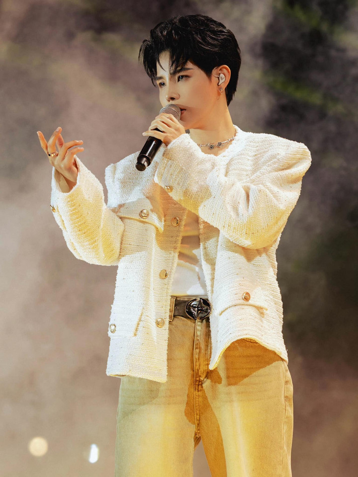 Giọng ca sinh năm 1992 ngày càng gây ấn tượng bởi vẻ ngoài cuốn hút. Hình ảnh của Vũ Cát Tường hiện tại nhận được phản hồi tích cực của khán giả.