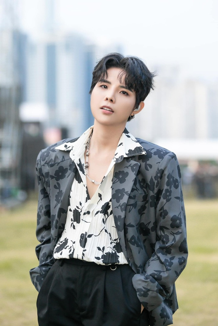 Tháng 7/2022, Vũ Cát Tường thừa nhận giới tính thật khi tiết lộ yêu con gái. Cô nói muốn được sống đúng với mình trước tuổi 30.