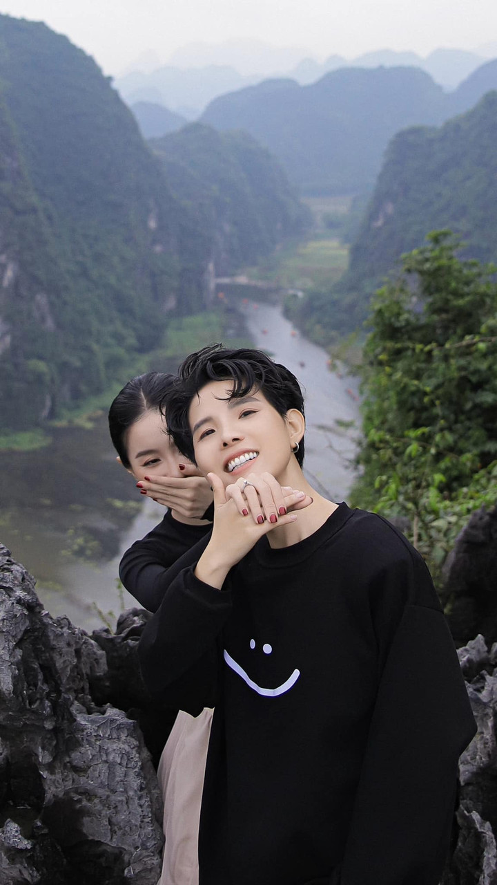 Ngày 5/2, Vũ Cát Tường hạnh phúc thông báo cầu hôn bạn gái thành công.