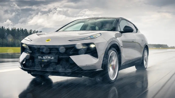 Hạn chế phanh gấp giúp tăng tuổi thọ cho lốp xe. (Ảnh: Topgear)