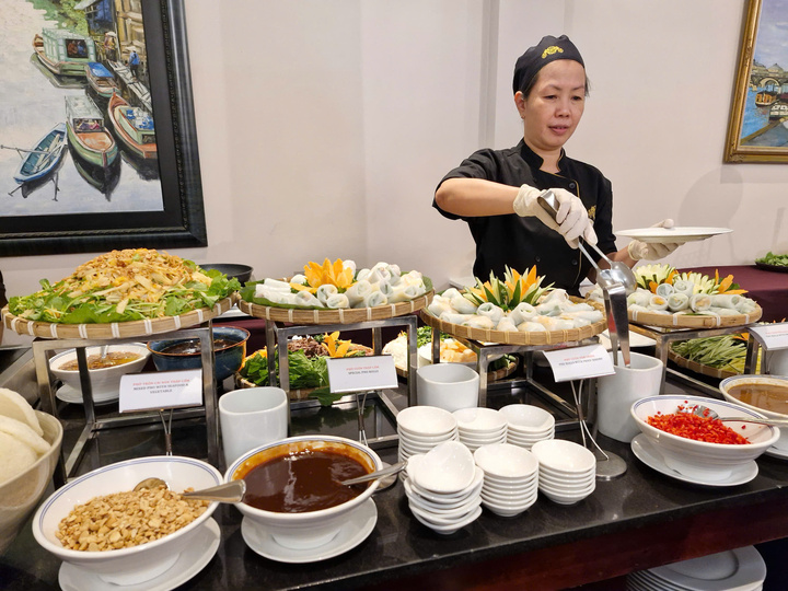 Sau Tết, các doanh nghiệp ở nhóm ngành thương mại - dịch vụ tại TP.HCM luôn cần lực lượng lao động rất lớn. (Ảnh minh họa: H. Linh)