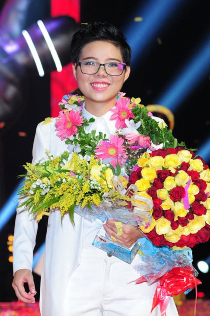 Giọng hát được nhận xét là có màu sắc phi giới tính giúp cô giành được vị trí Á quân của cuộc thi. Thời điểm này, cô được khán giả đặt biệt danh khá dễ thương là “Mèo đầu nấm”.