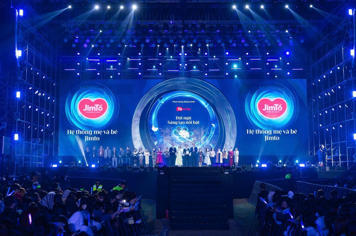 Vinh danh các giải thưởng tại Proud Concert. (Nguồn: Hunmed)