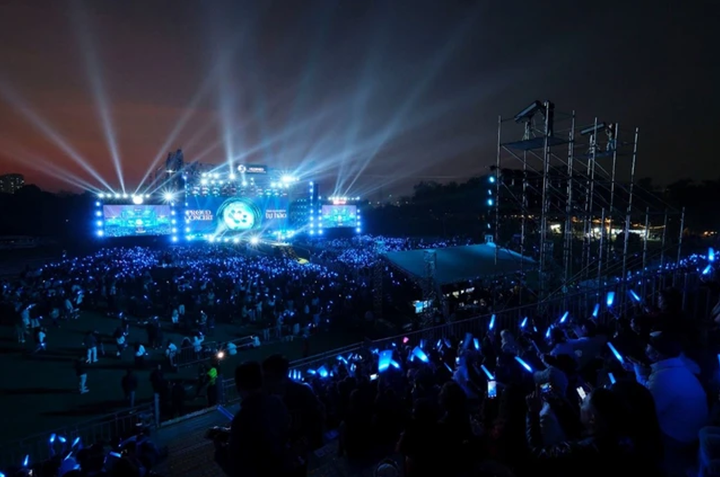 Rất đông khán giả đã xếp hàng checkin vào sự kiện từ sớm. (Nguồn: Hunmed)