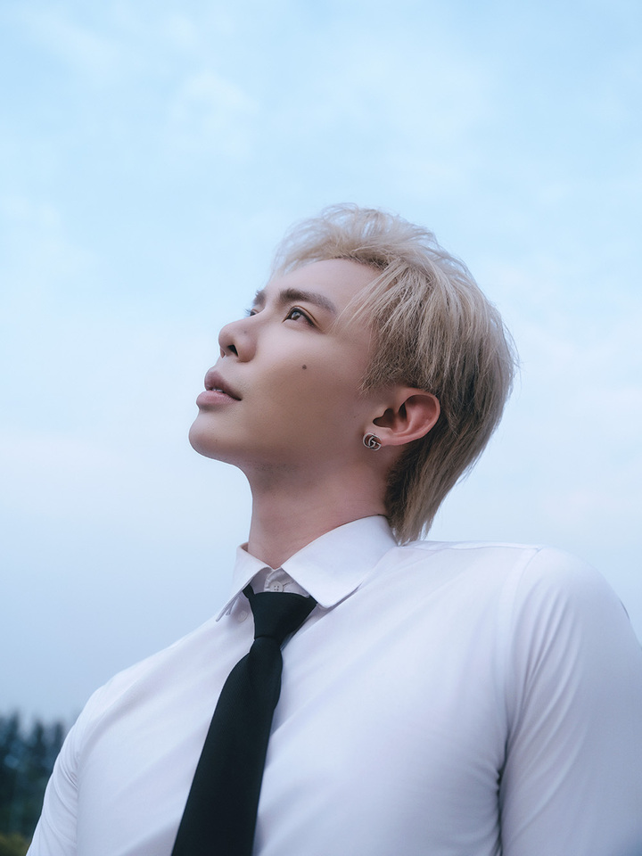 Erik tung MV nhạc phim "Bộ tứ báo thủ".