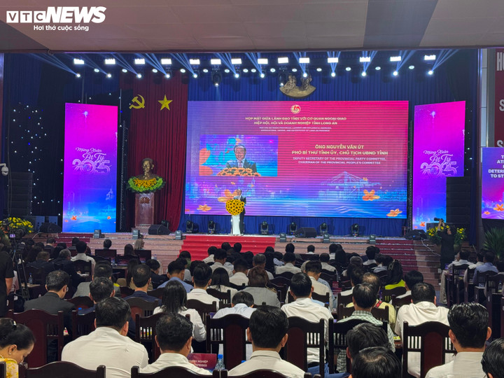 Toàn cảnh chương trình. (Ảnh: Hoàng Thọ)