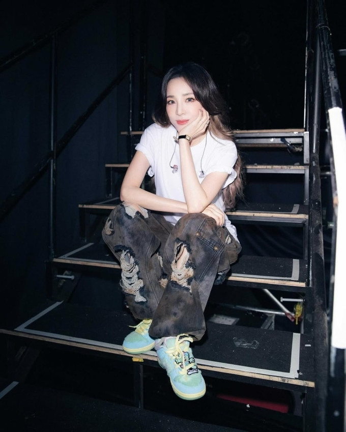 Dara (2NE1) bị chỉ trích vì nghi vấn hẹn hò với trẻ vị thành niên.