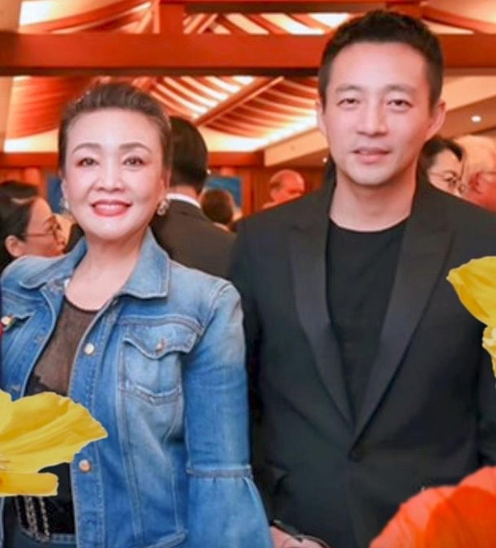 Uông Tiểu Phi và mẹ ruột, bà Trương Lan.