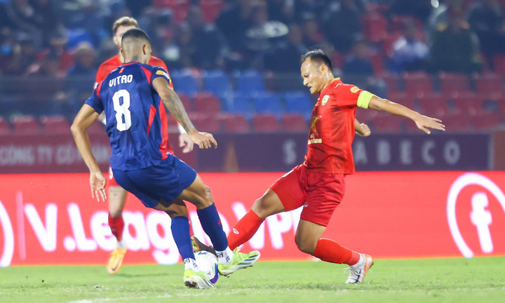 Trận đấu có nhiều tình huống va chạm nhưng quá ít tình huống hay.