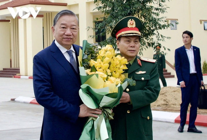 Tổng Bí thư Tô Lâm: Lữ đoàn tên lửa 490 phải tinh, gọn, mạnh, cơ động, linh hoạt - 1