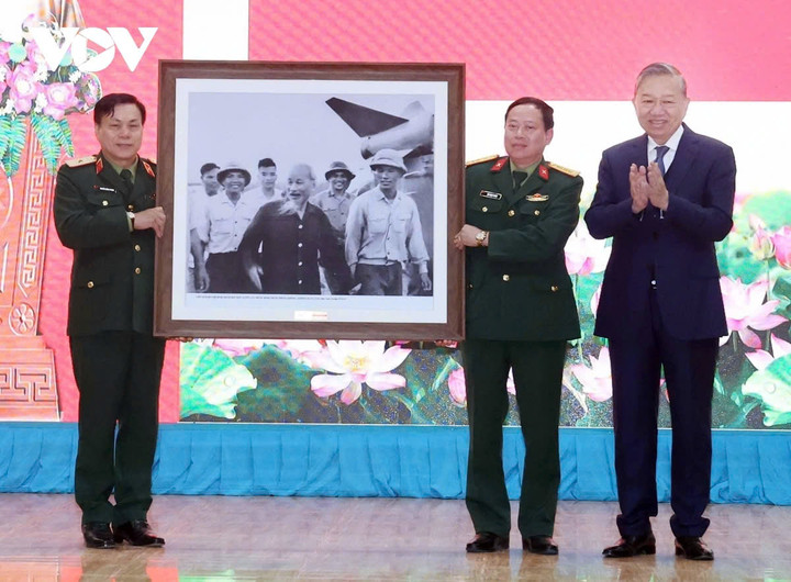 Tổng Bí thư Tô Lâm: Lữ đoàn tên lửa 490 phải tinh, gọn, mạnh, cơ động, linh hoạt - 4