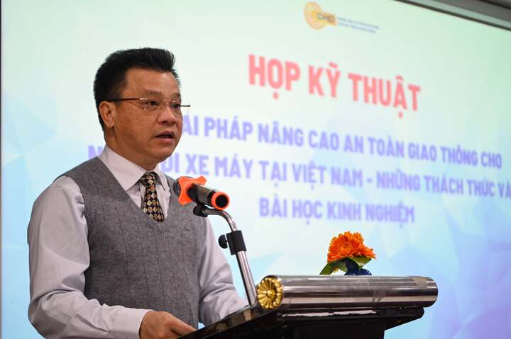 Ông Lê Kim Thành phát biểu tại buổi họp. (Ảnh: Hồng Quang)