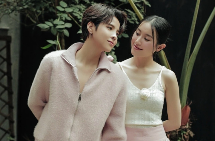 Vũ Cát Tường cho biết cuộc sống đã có nhiều thay đổi tích cực, vui vẻ và hạnh phúc hơn sau khi "nửa kia" xuất hiện. Với Vũ Cát Tường, đối phương là một người dịu dàng, thuần khiết, hiểu chuyện, tử tế và rất biết cách quan tâm người khác. Đặc biệt nhất, Vũ Cát Tường lần đầu chia sẻ lớn hơn bạn gái 2 tuổi và Thu Trang được sinh ra ở "xứ sở Bạch Dương" - nước Nga.