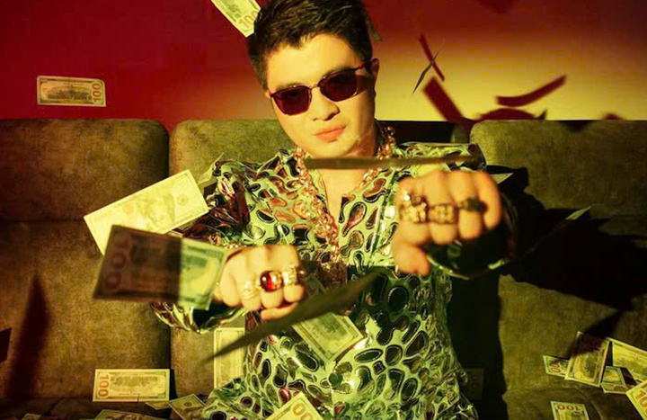 Phó Đức Nam (TikToker Mr Pips) thường xuyên khoe cuộc sống xa hoa trên mạng xã hội.