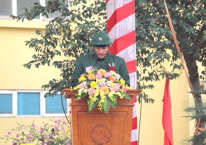 Tân binh Nguyễn Như Hải, Thị trấn Đại Nghĩa, huyện Mỹ Đức thay mặt 187 tân binh lên đường nhập ngũ phát biểu.