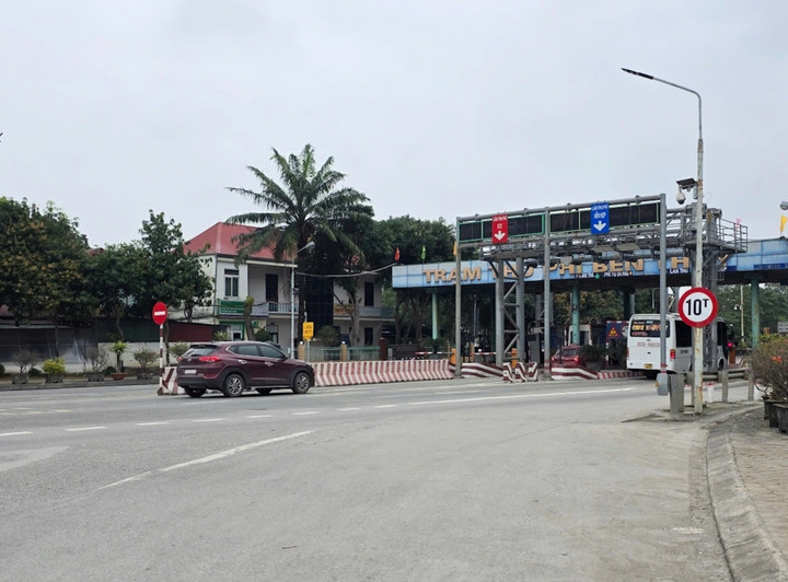 Toàn cảnh trạm thu phí Bến Thủy 1. (Ảnh: Bá Thăng)
