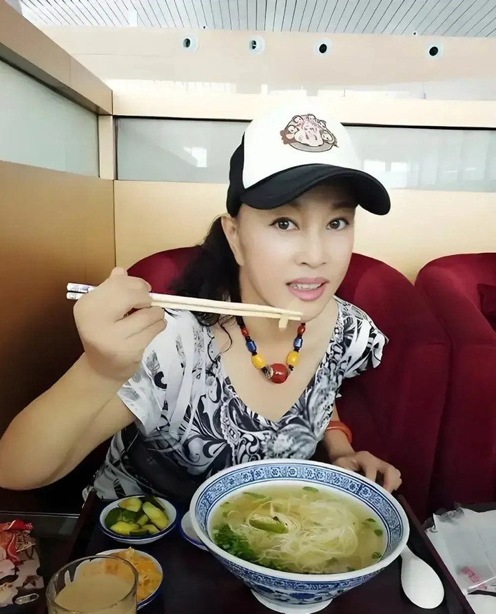 Lưu Hiểu Khánh khuyên mọi người không ăn nên ăn chay.