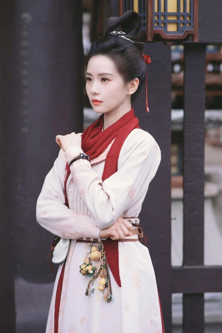 Tạo hình của nữ diễn viên 8X trong phim.