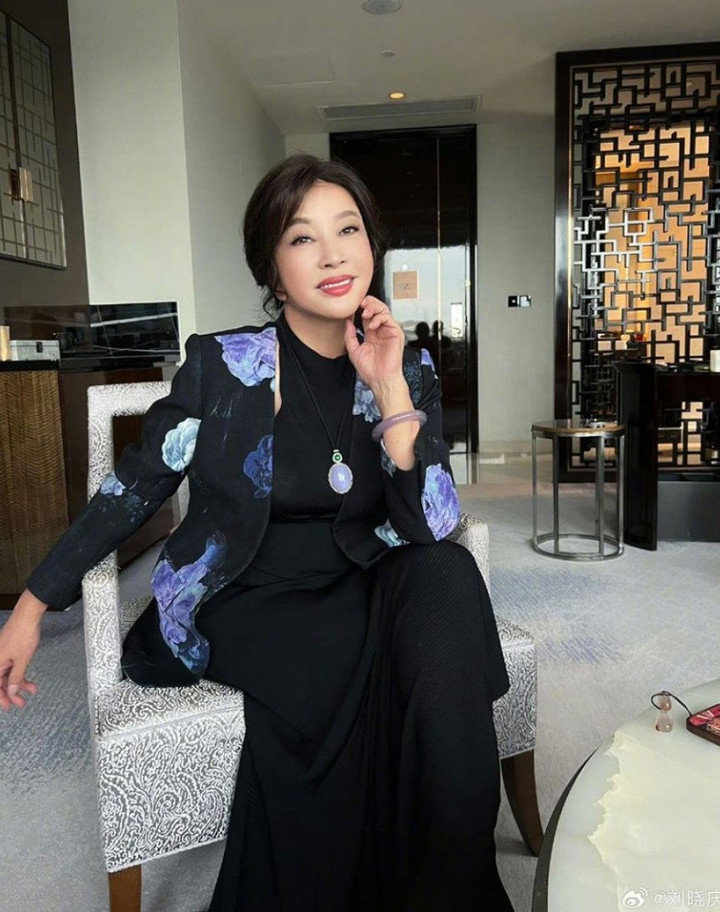 Nhờ chế độ ăn uống đều đặn và khoa học, Lưu Hiểu Khánh vẫn trẻ đẹp và khỏe mạnh dù đã 74 tuổi.