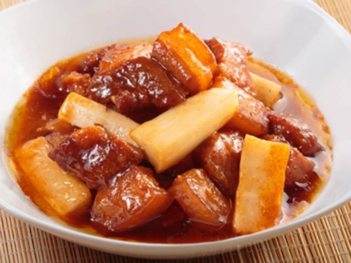 Món thịt heo kho củ cải đơn giản, ngon miệng bà nội trợ nào cũng có thể chế biến nhanh cho bữa cơm hàng ngày. (Ảnh: BHX)